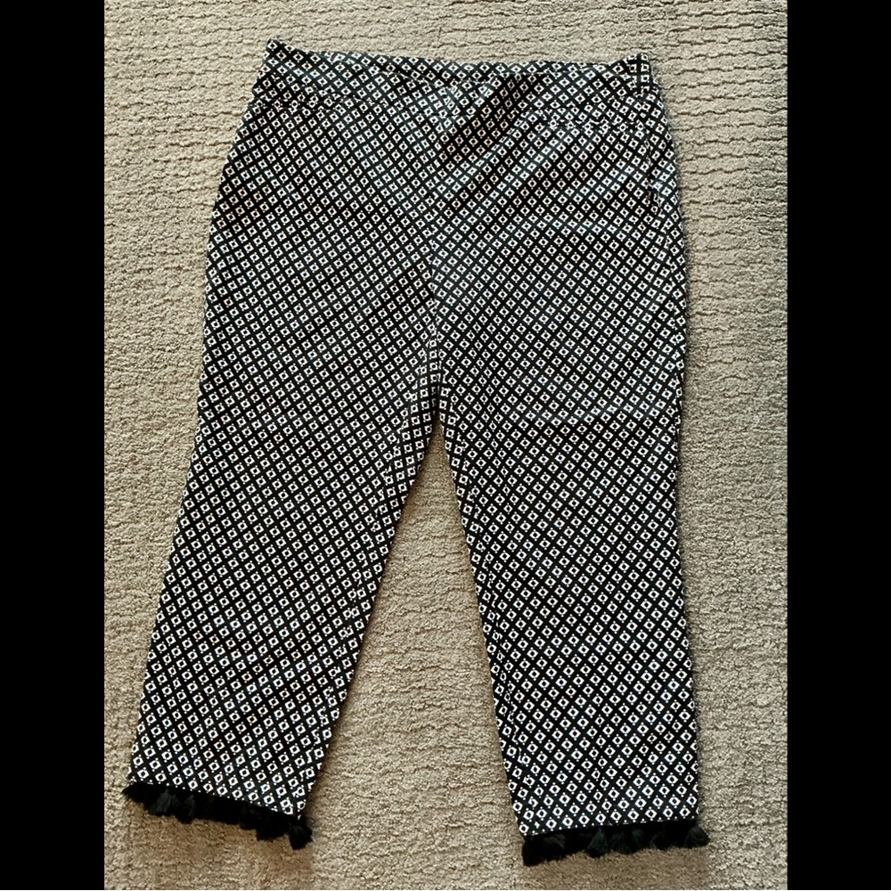 CHICO’S Black-Checked Fringed Bottom Ankle Capris Size 2